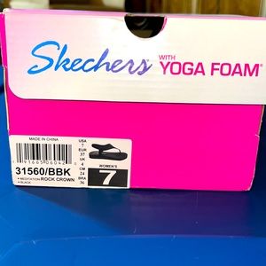 Sketchers, yoga, foam, sandals
